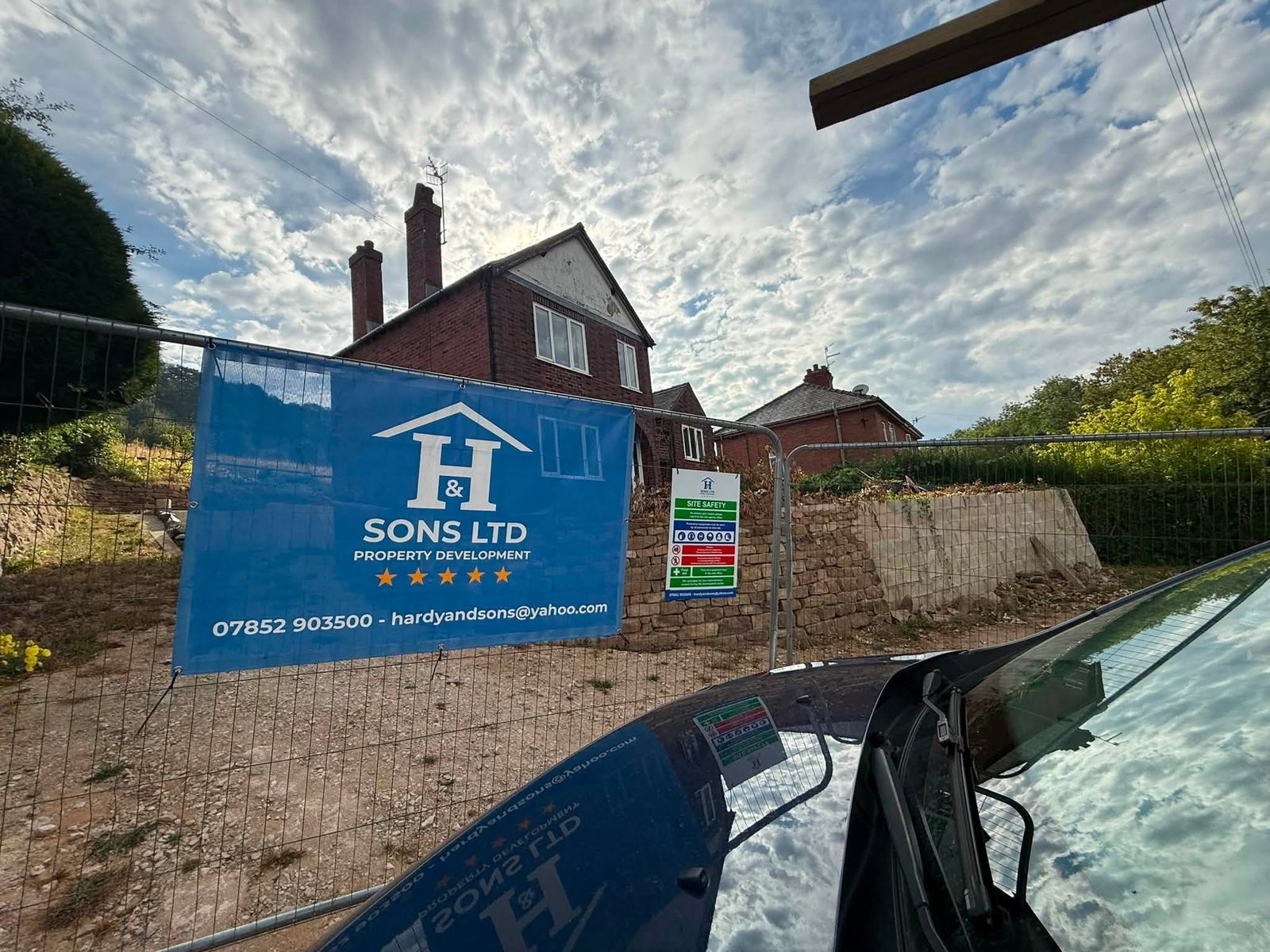 Hardy and Sons Matlock project site with branded site fencing