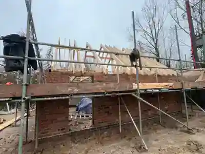 Timber roof trusses being installed on the brick garage