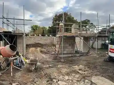 Blockwork and scaffolding for the detached garage build by Hardy and Sons